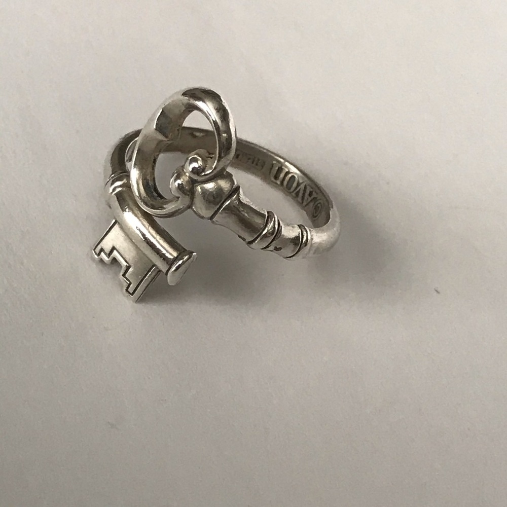 SOLD! 😊 Vintage Sterling Silver Old Key Ring - Picture 2 of 8